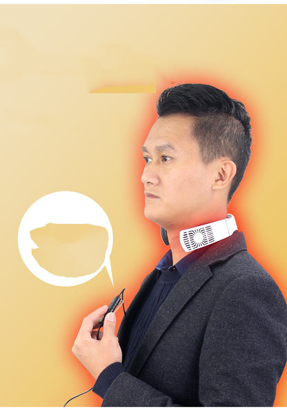 Man wearing a wearable air conditioner neck protector, demonstrating its cooling features.