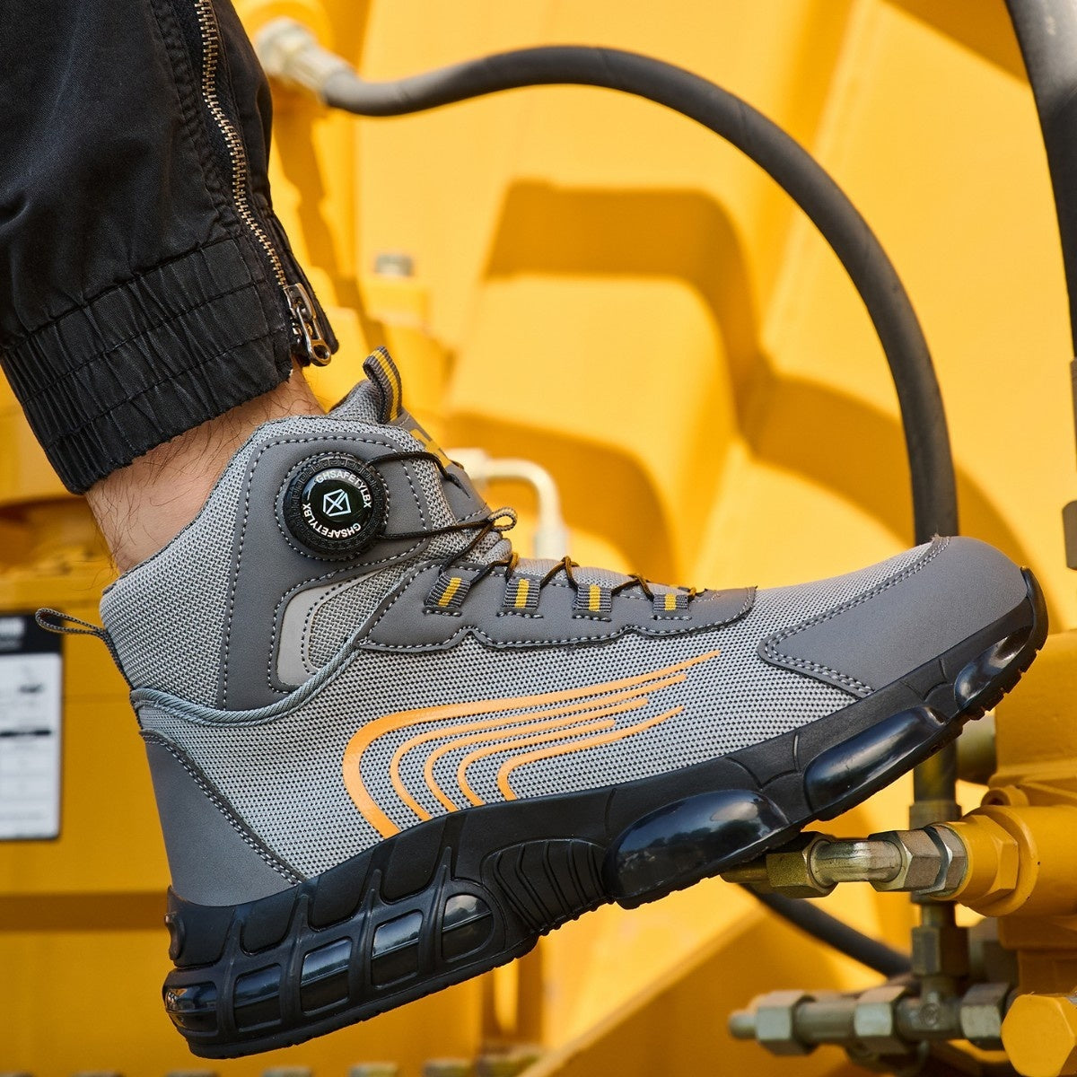 Men's safety shoes with puncture protection, featuring a high-top design and impact resistance, suitable for various industrial tasks.